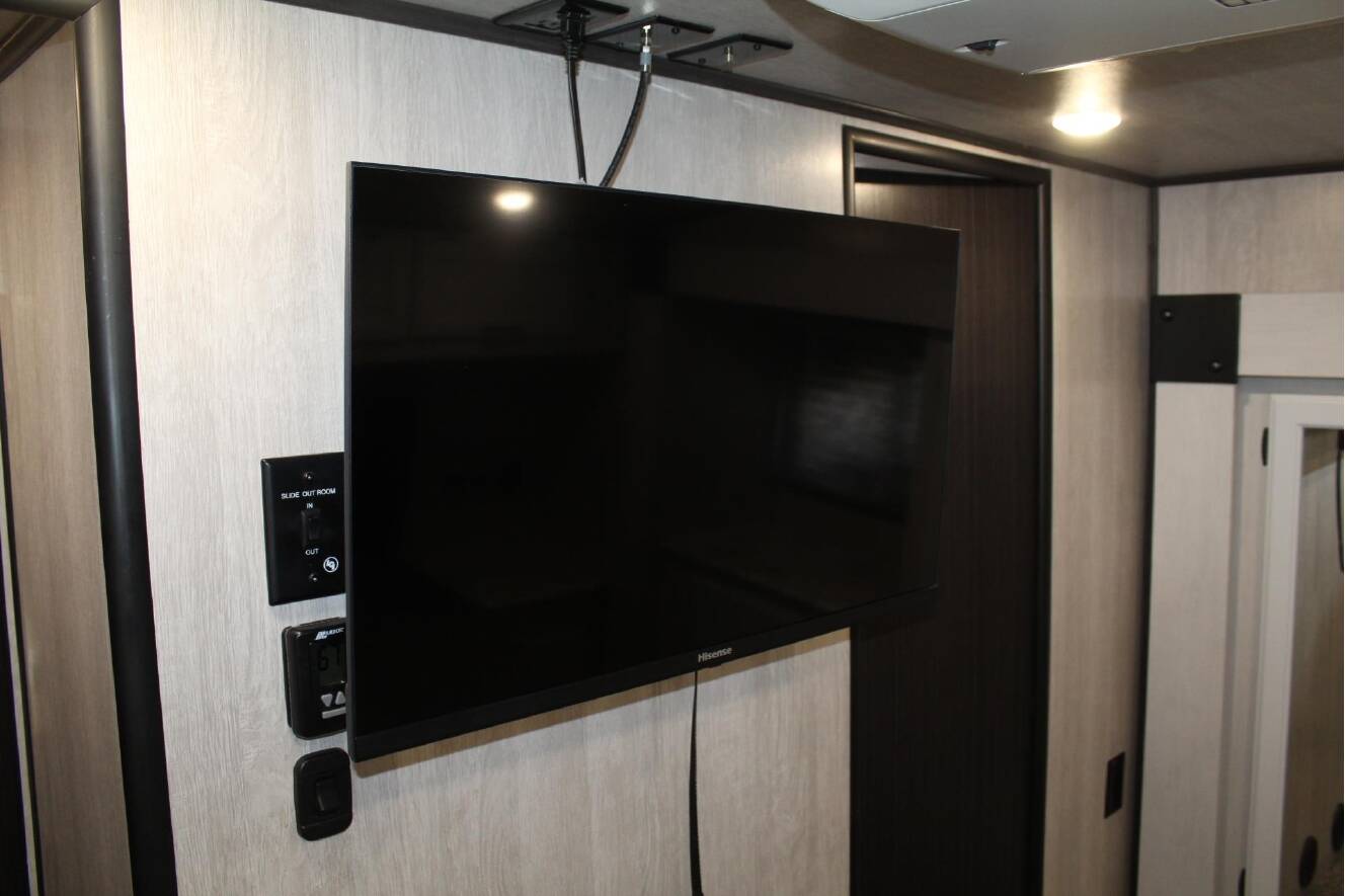 A photo of this 2024 Genesis Supreme GENESIS GCK405