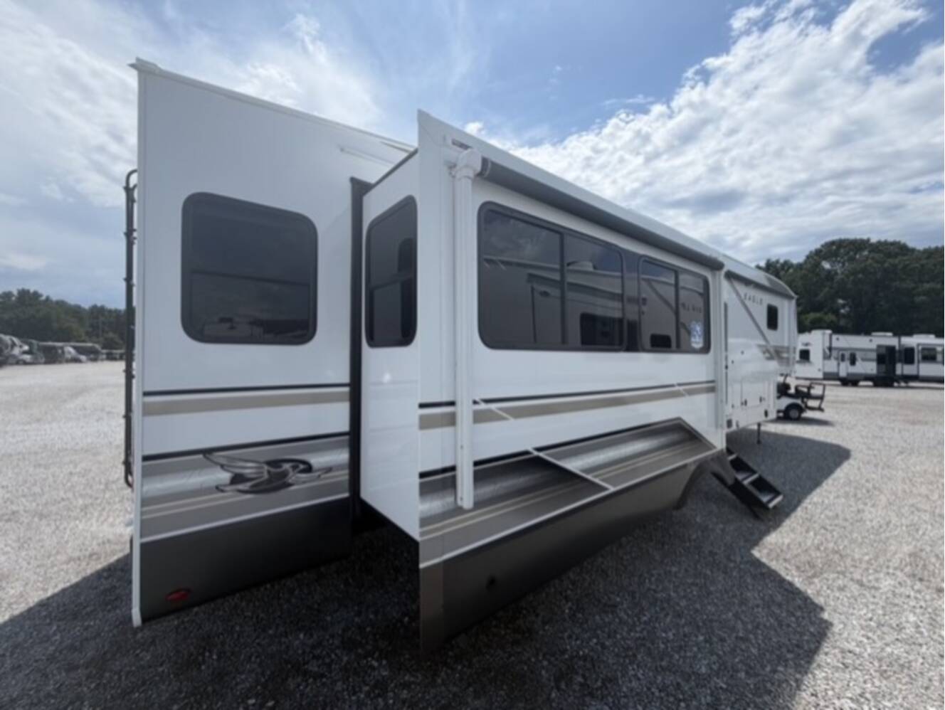 A photo of this 2027 Jayco Eagle 355MBQS