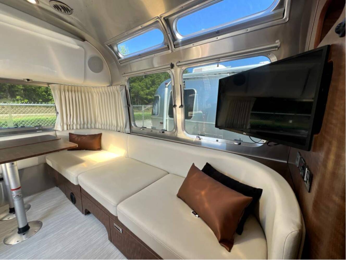 A photo of this 2022 Airstream Globetrotter 25FBT