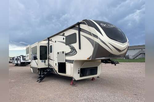 2020 Grand Design SOLITUDE 375RES in summerset SD