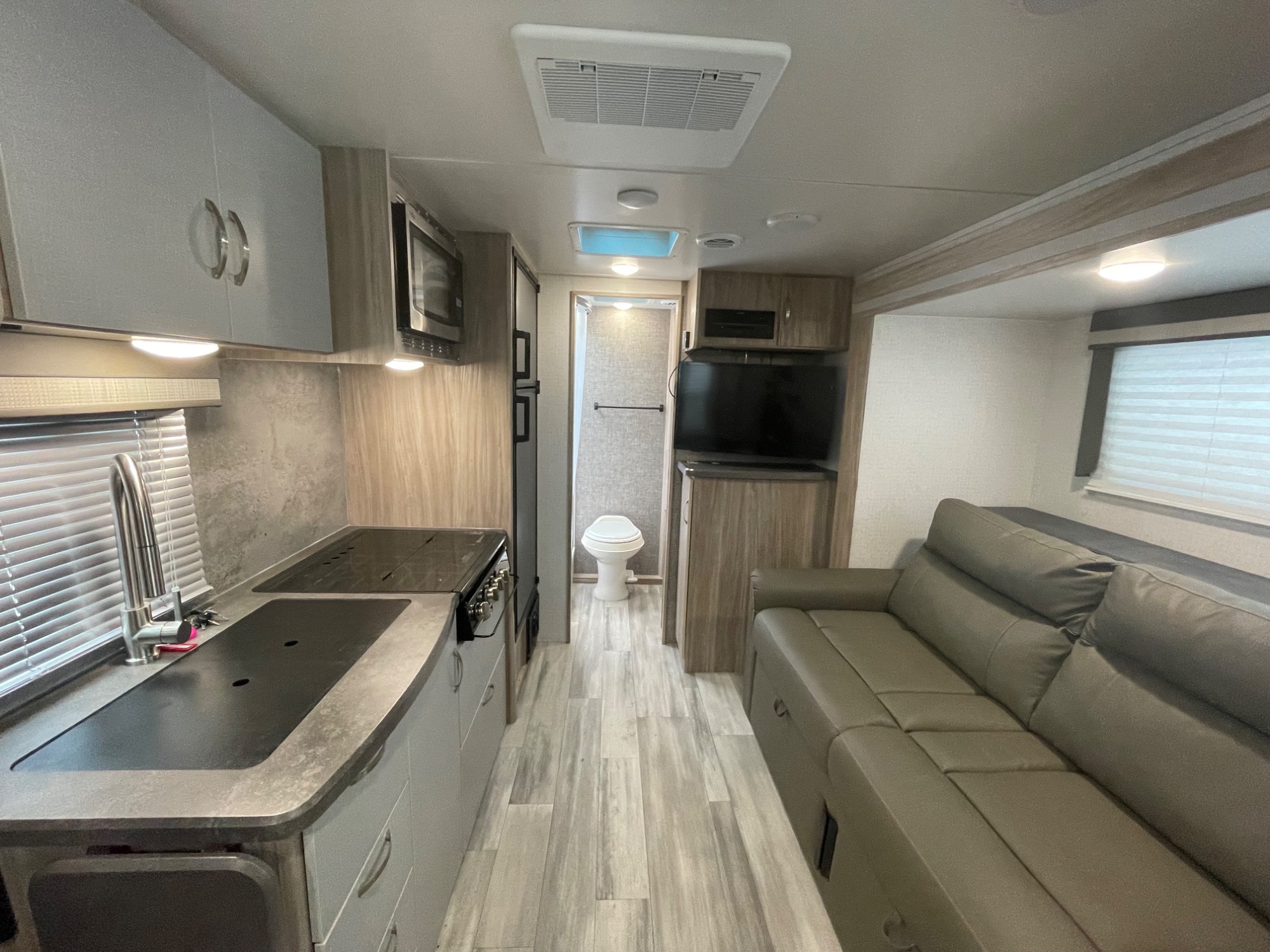2022 Winnebago MICRO MINNIE 2108DS in cocoa FL