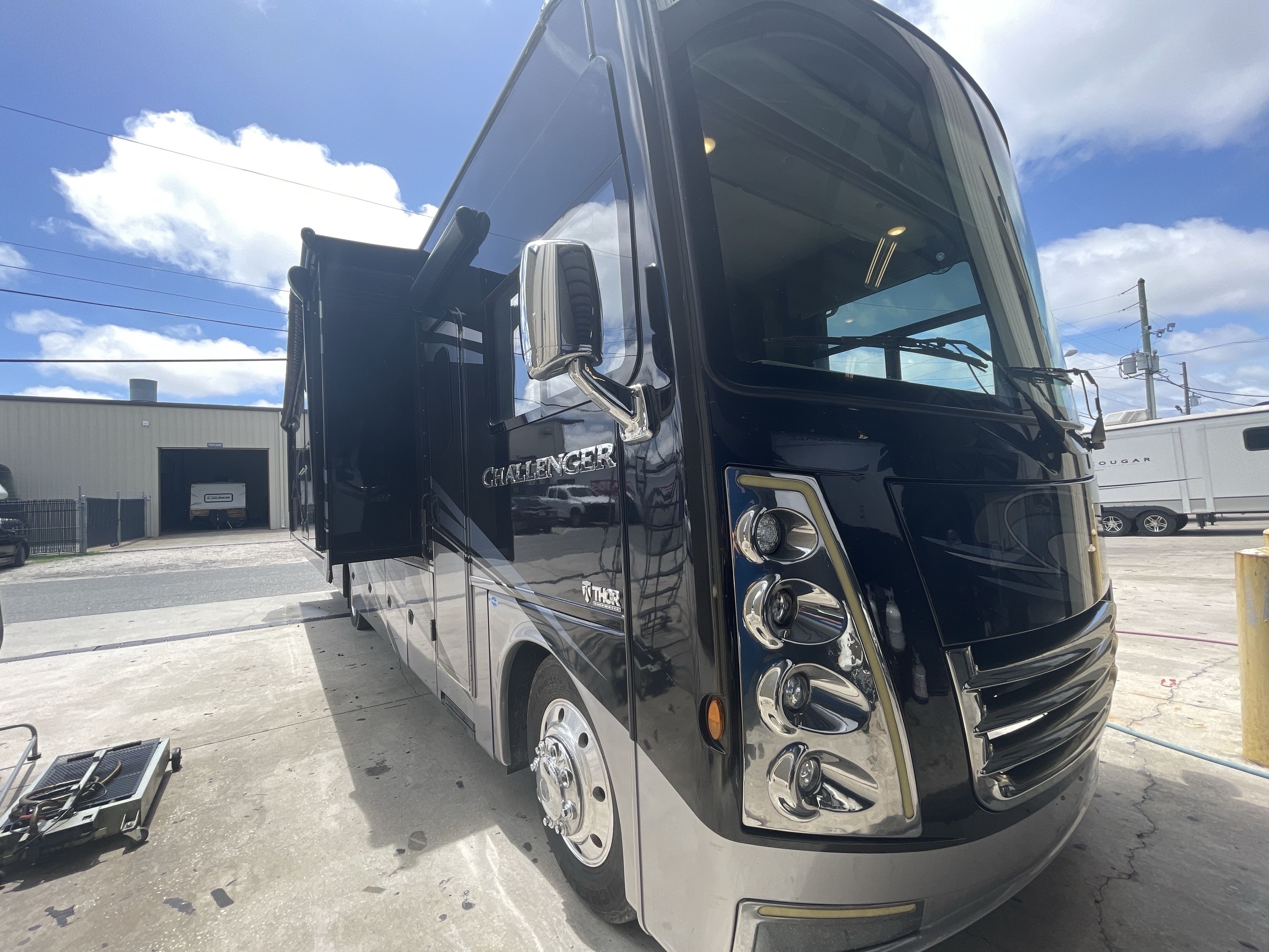 2021 Thor CHALLENGER 35MQ in holiday FL