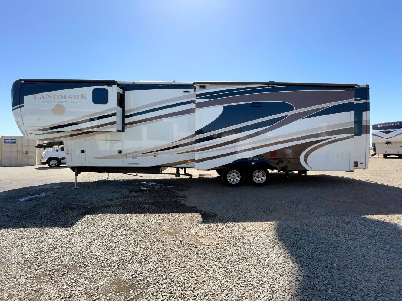 A photo of this 2015 Heartland LANDMARK THREE SIXTY FIVE ASHLAND