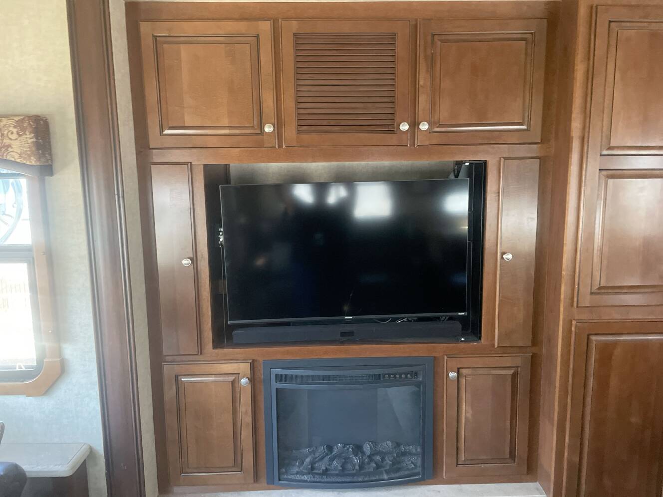 A photo of this 2015 Heartland LANDMARK THREE SIXTY FIVE ASHLAND