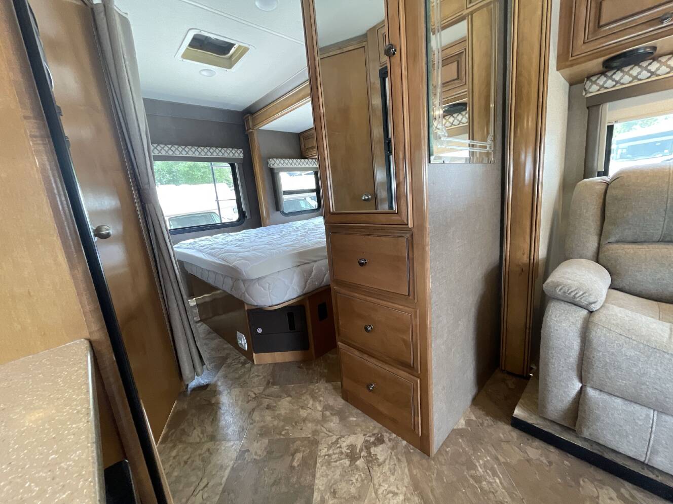 A photo of this 2017 Thor CHATEAU CITATION 24SS
