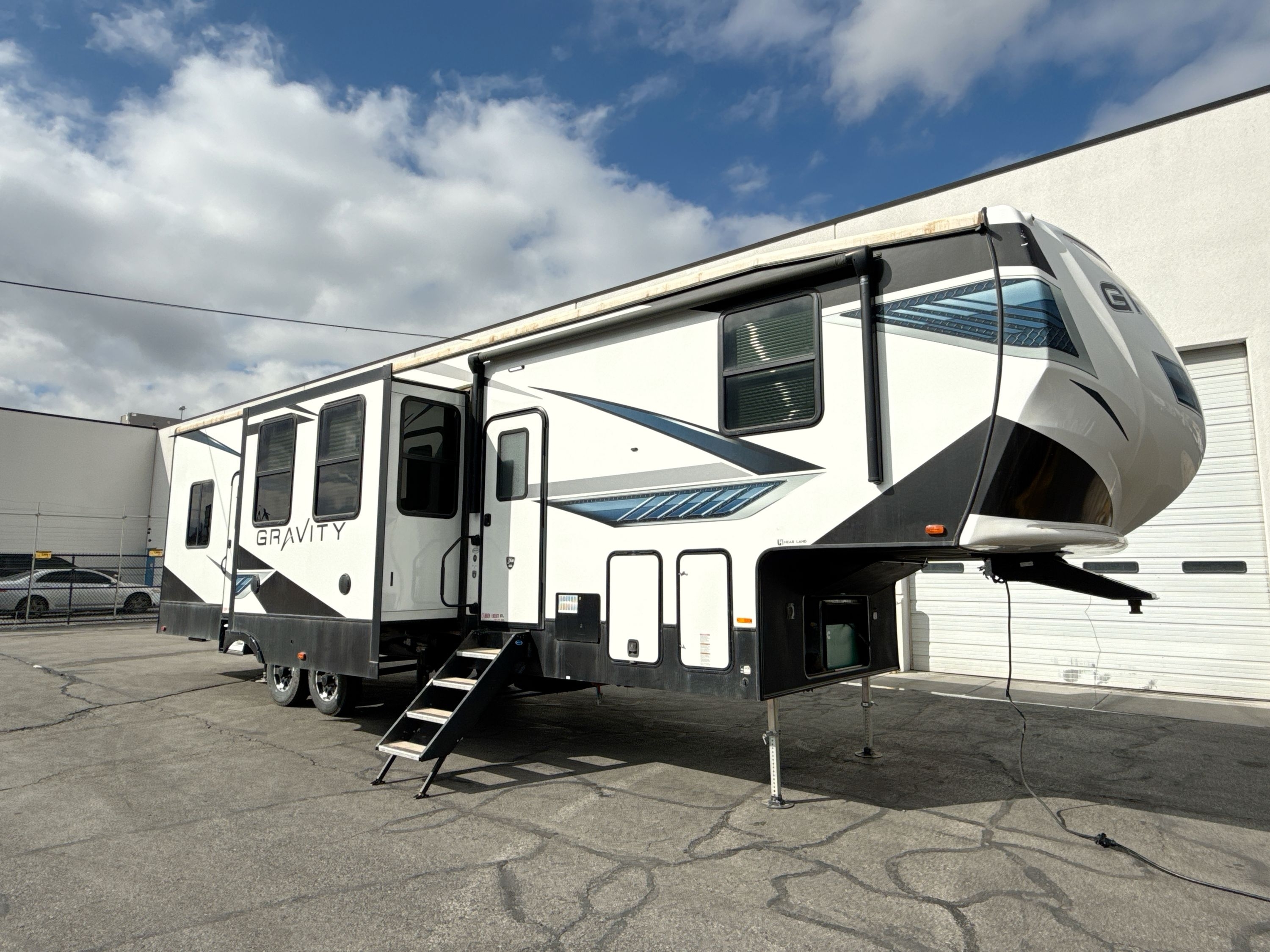 2021 Heartland GRAVITY 3510 Fifth Wheel Toy Hauler RV