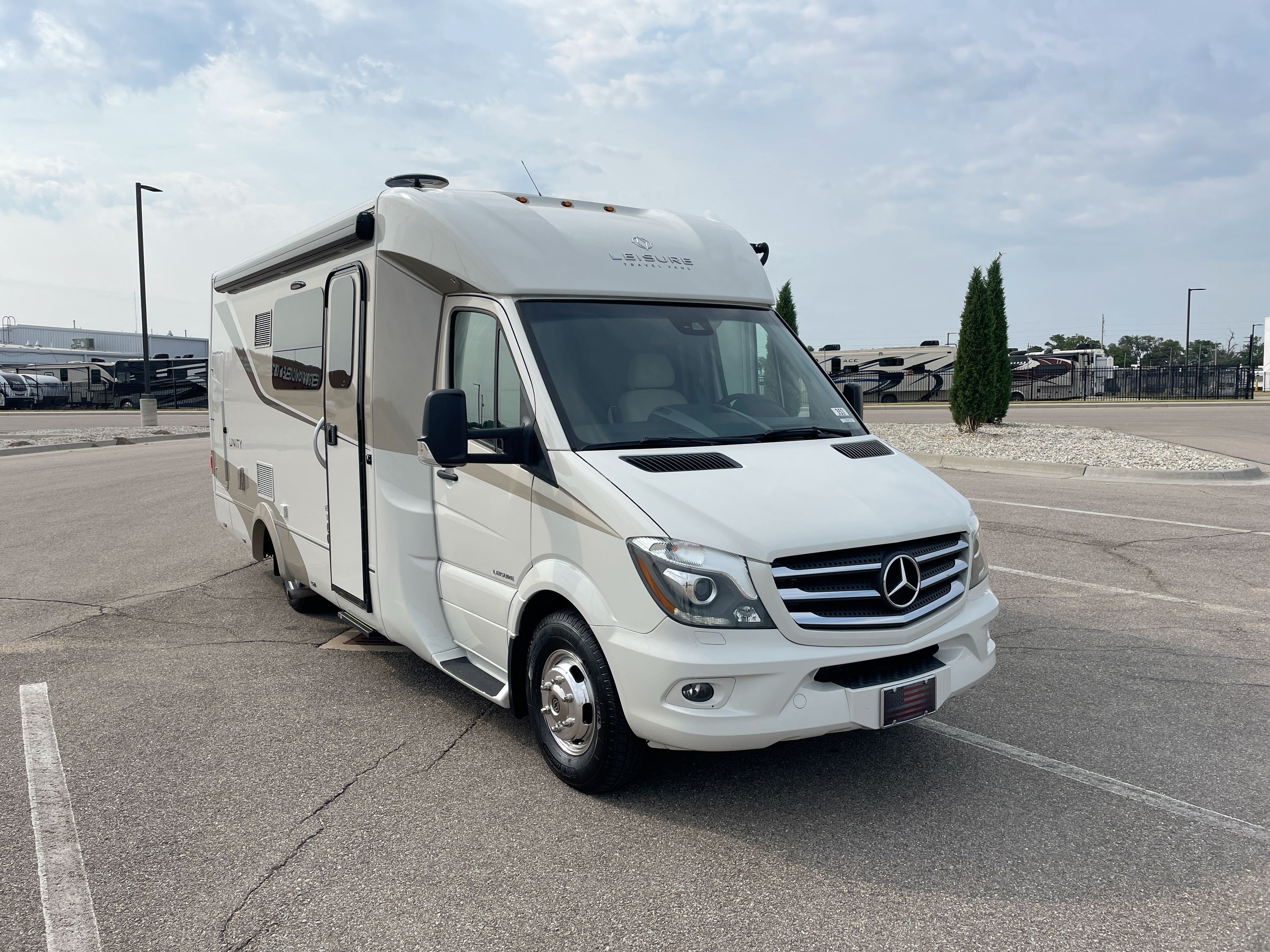 2017 Leisure Travel UNITY U24MB in wichita KS