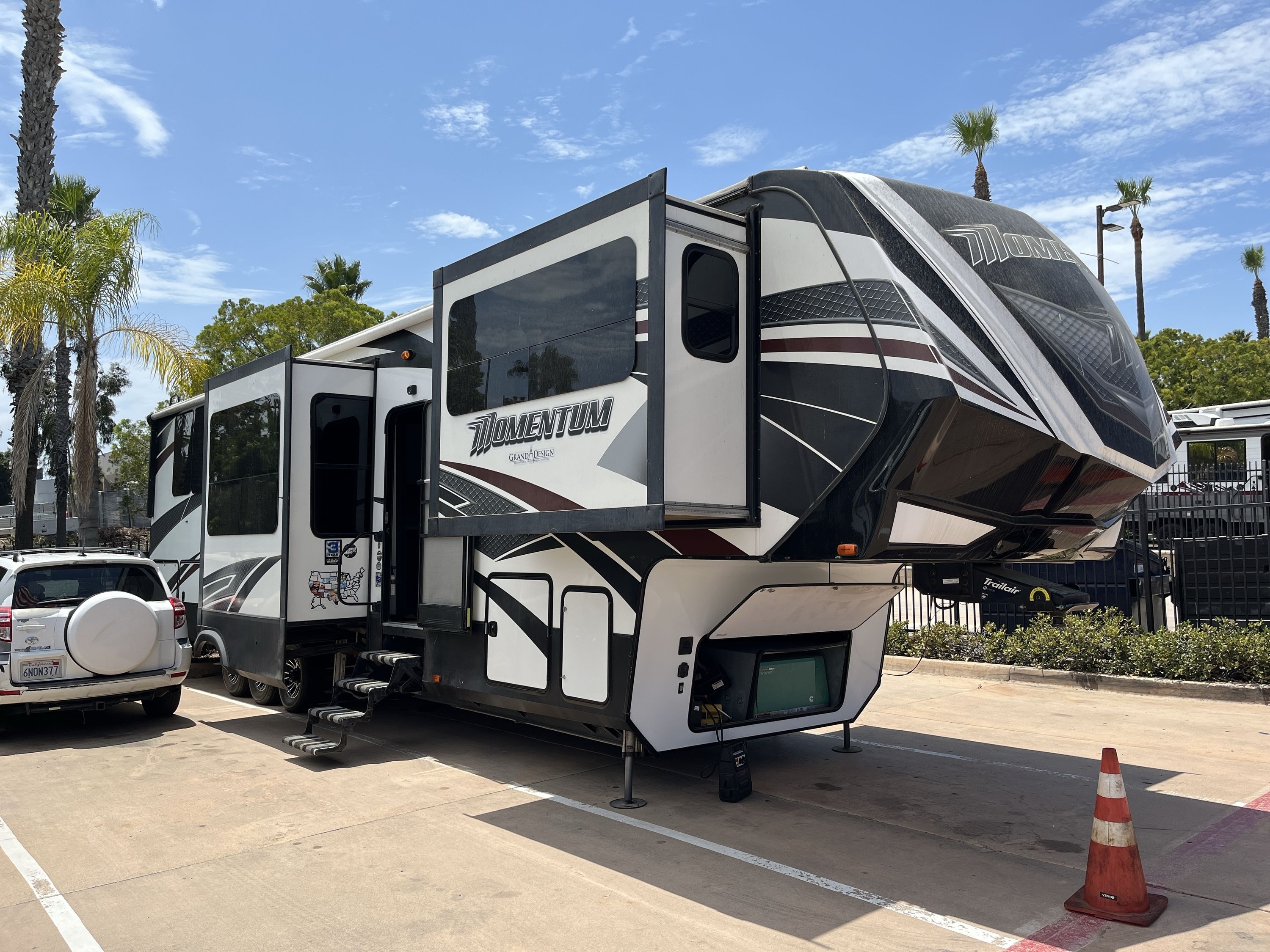 2017 Grand Design MOMENTUM 376TH in san diego CA