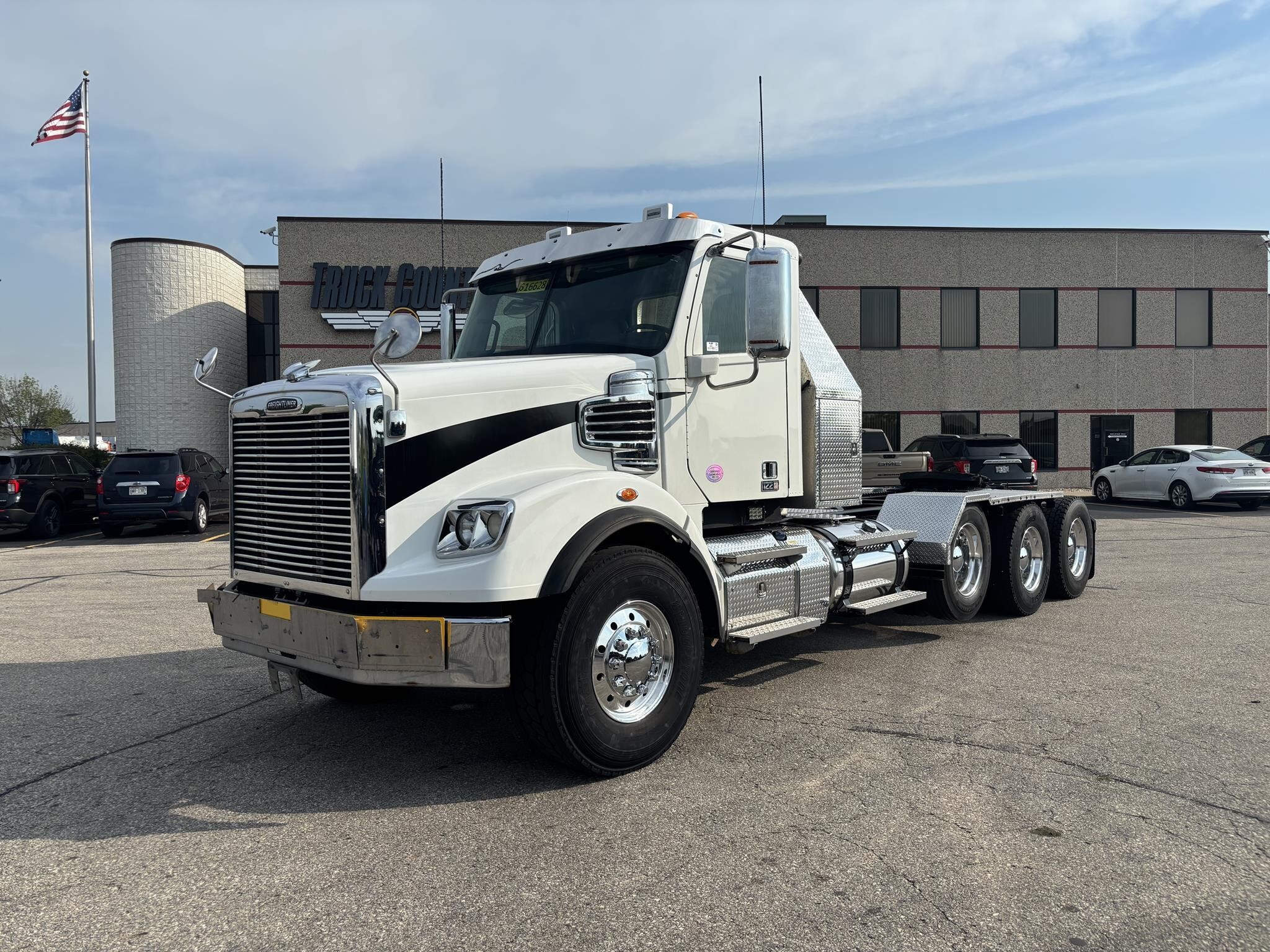 2020 FREIGHTLINER 122 SD in Oak Creek, WI
