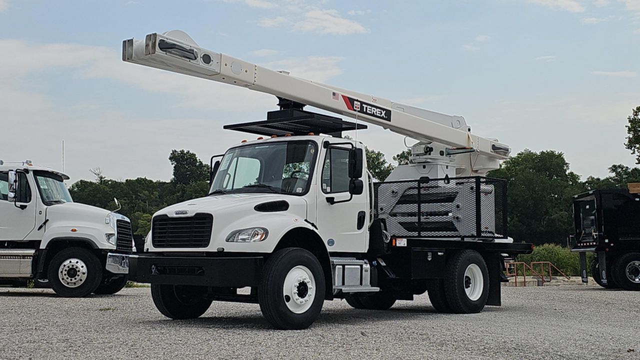 2022 FREIGHTLINER BUSINESS CLASS M2 106 in Bakersfield, CA