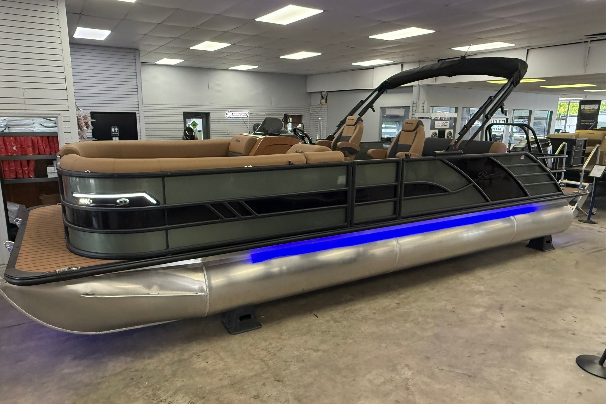 2026 Bentley Pontoons Elite 253 Swingback 25’ SWINGBACK DUAL CAPTAIN in oakwood GA