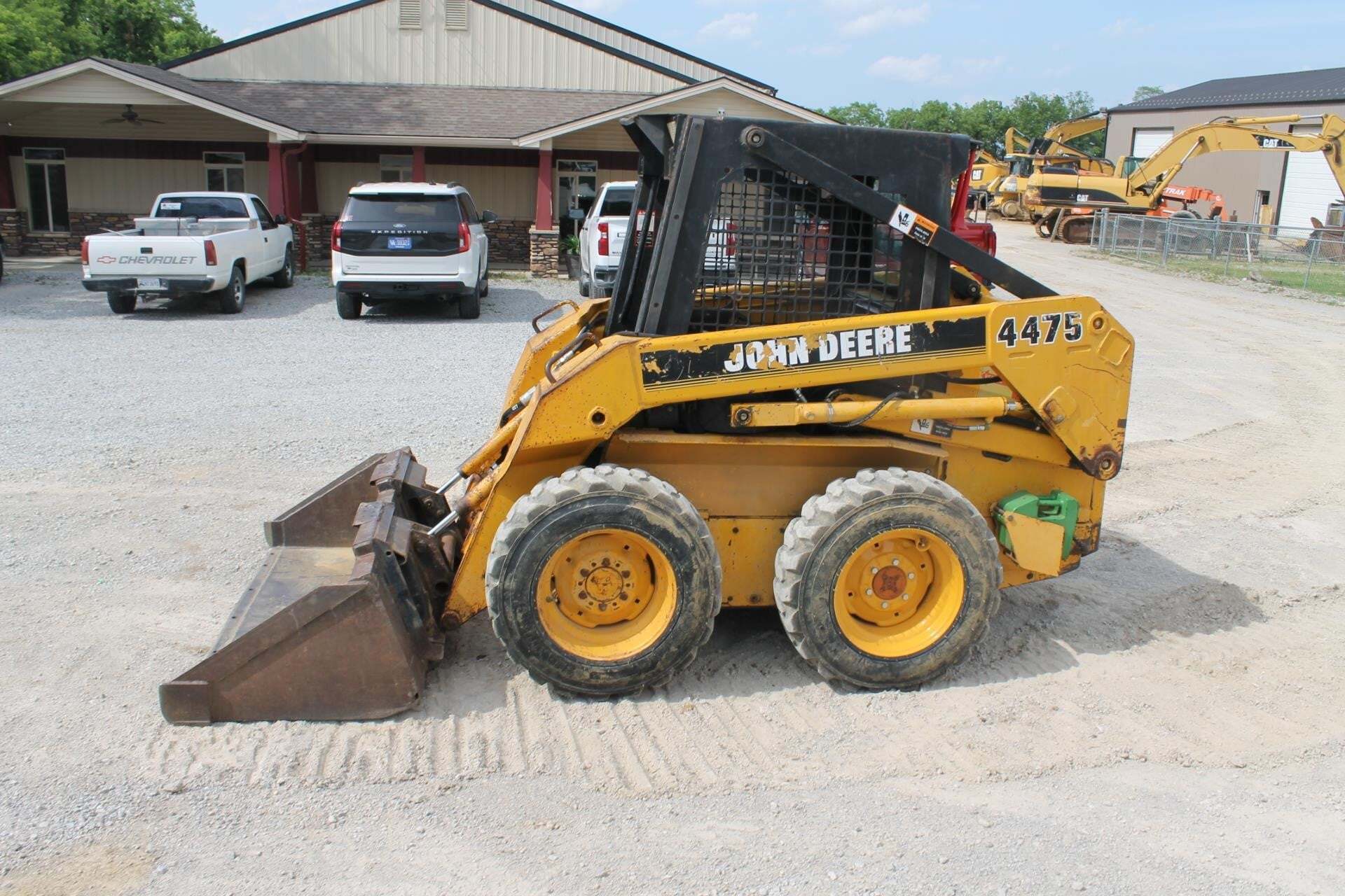 2000 DEERE 4475 in Pleasureville, KY