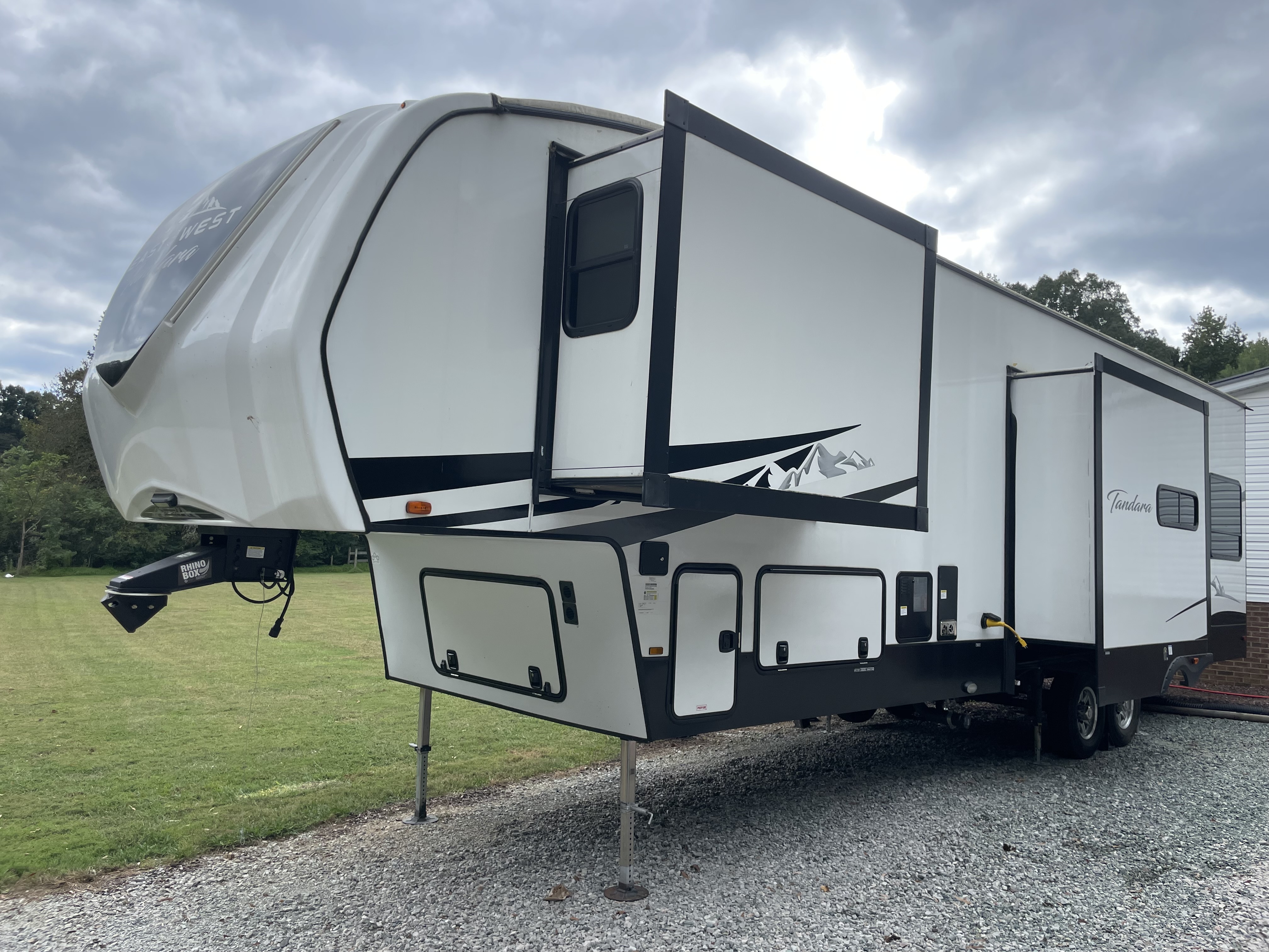 2023 East To West TANDARA 375BH-OK in rougemont NC