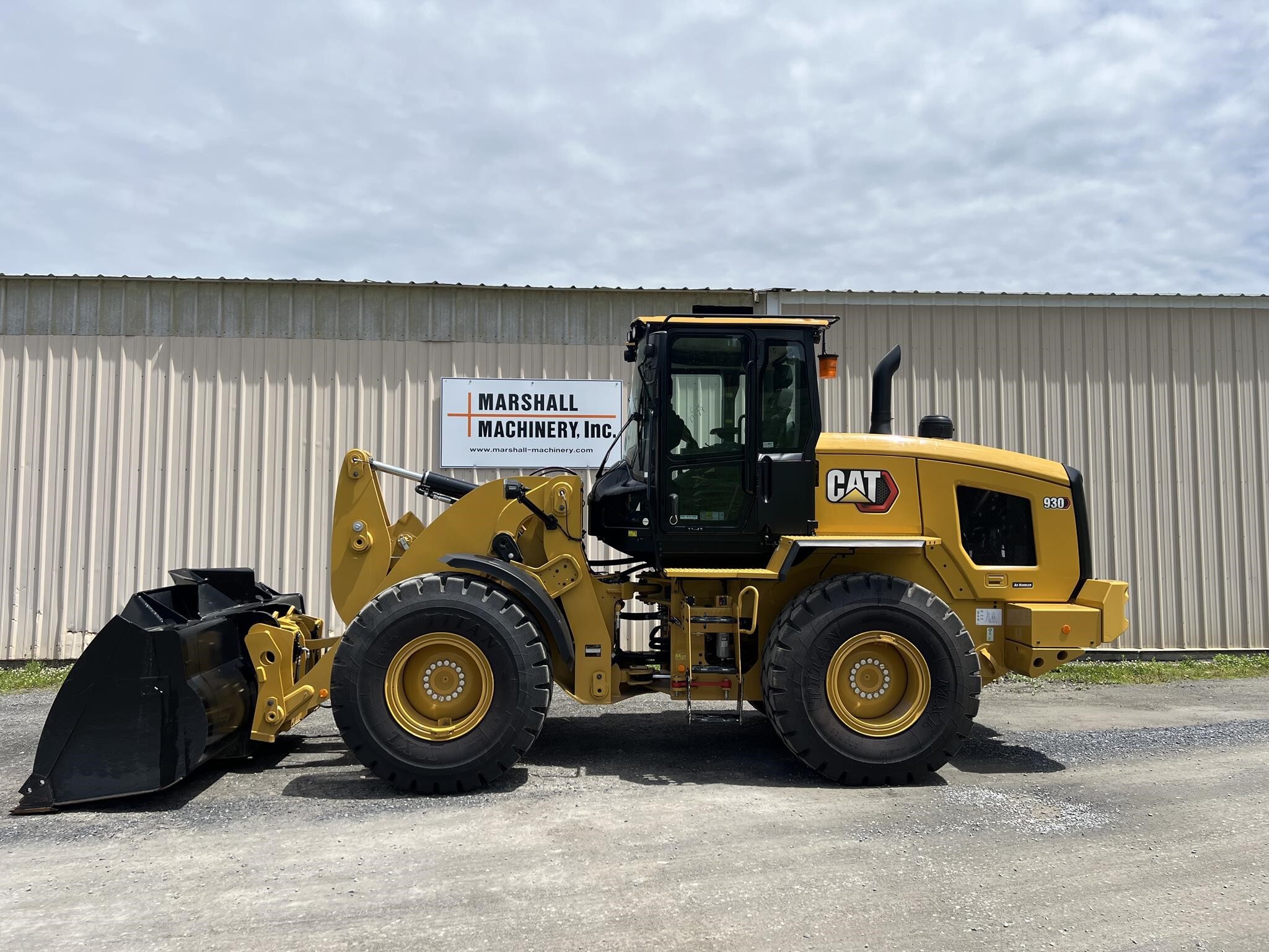 2024 CATERPILLAR 930 in Belvidere, NJ