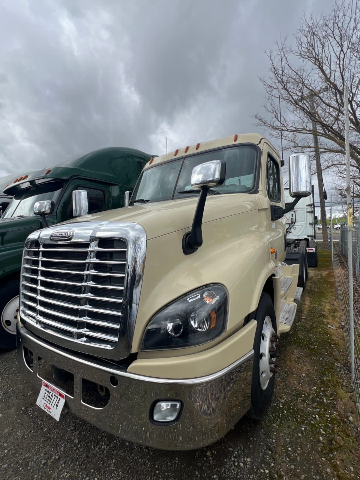 2016 FREIGHTLINER CASCADIA 125 in Santa Fe Springs, CA