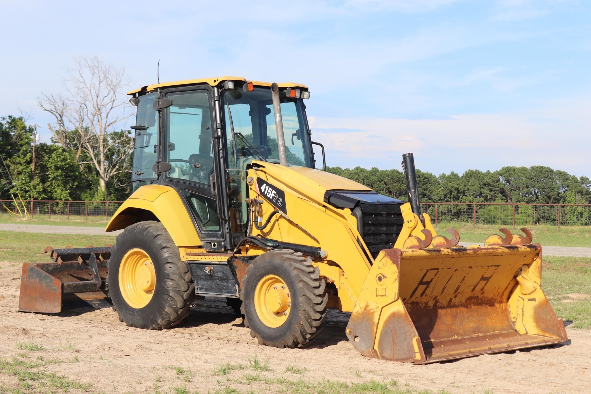 2018 CATERPILLAR 415F2 IL in Lindale, TX