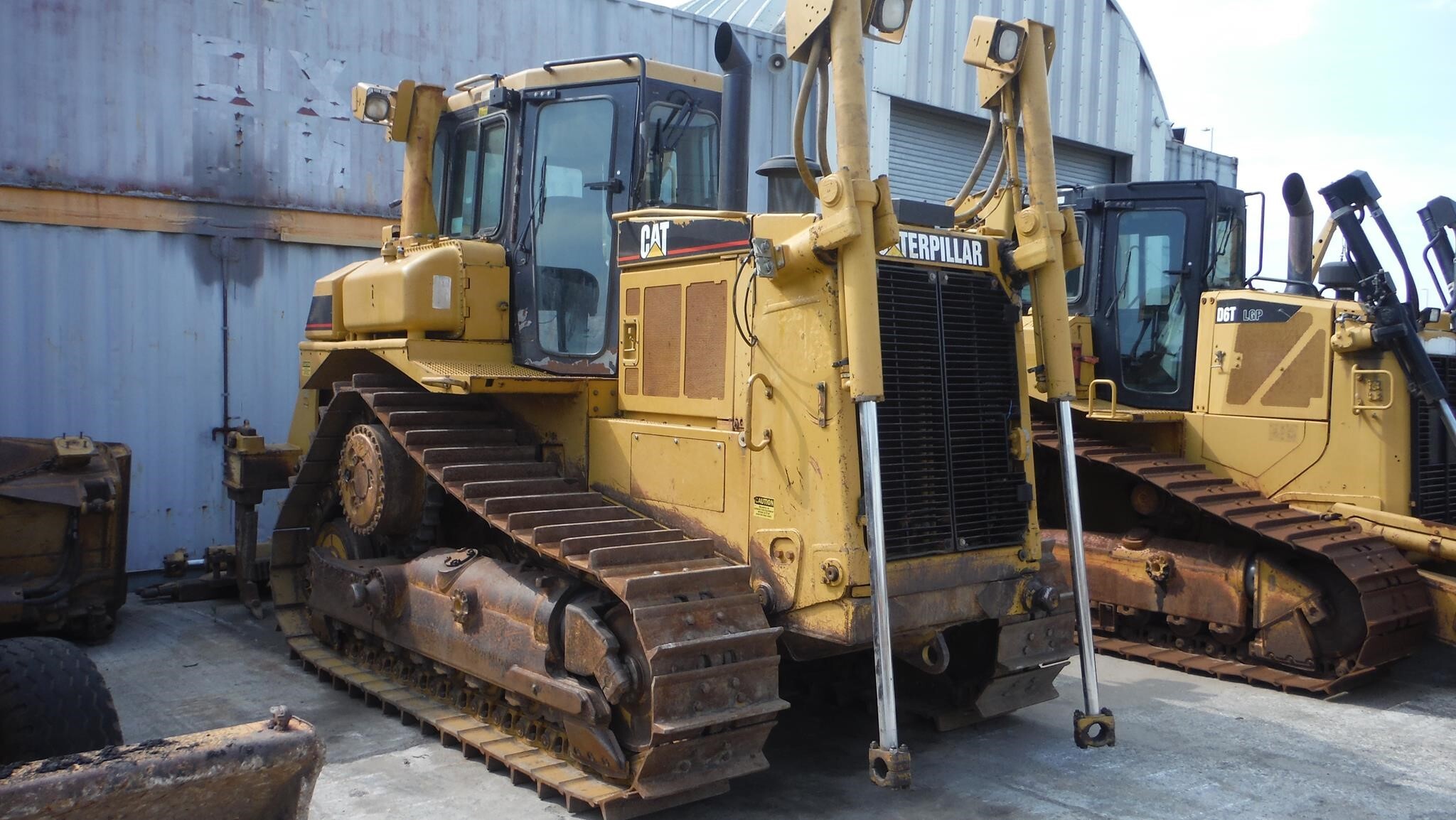 2006 CATERPILLAR D7R XR II in Newark, NJ