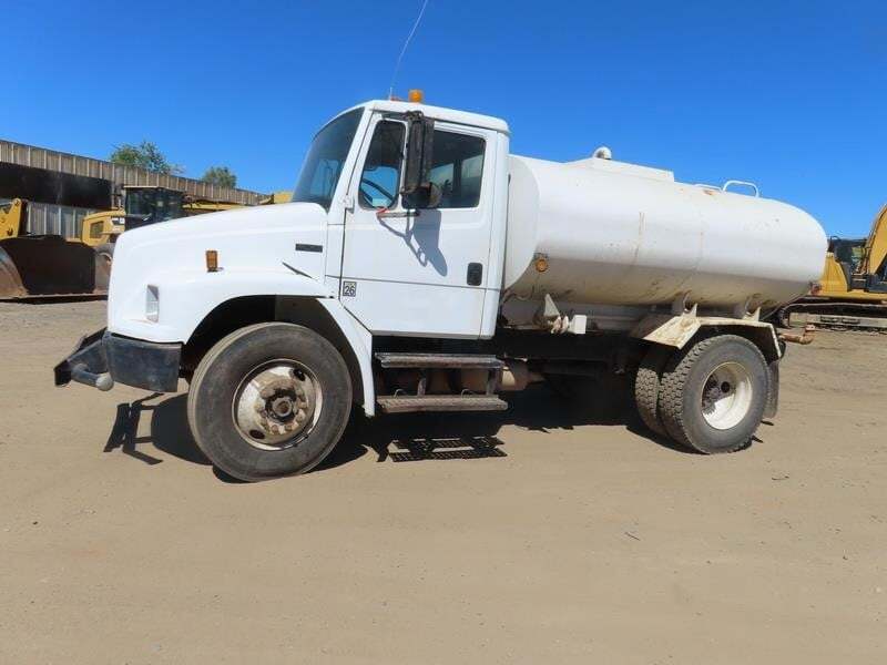 2004 FREIGHTLINER FL70 in West Sacramento, CA