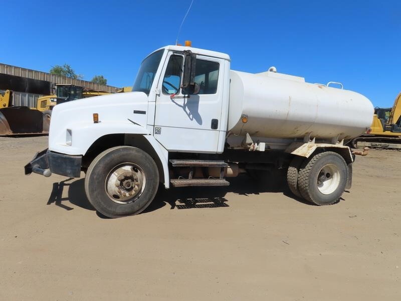 2004 FREIGHTLINER FL70 in West Sacramento, CA