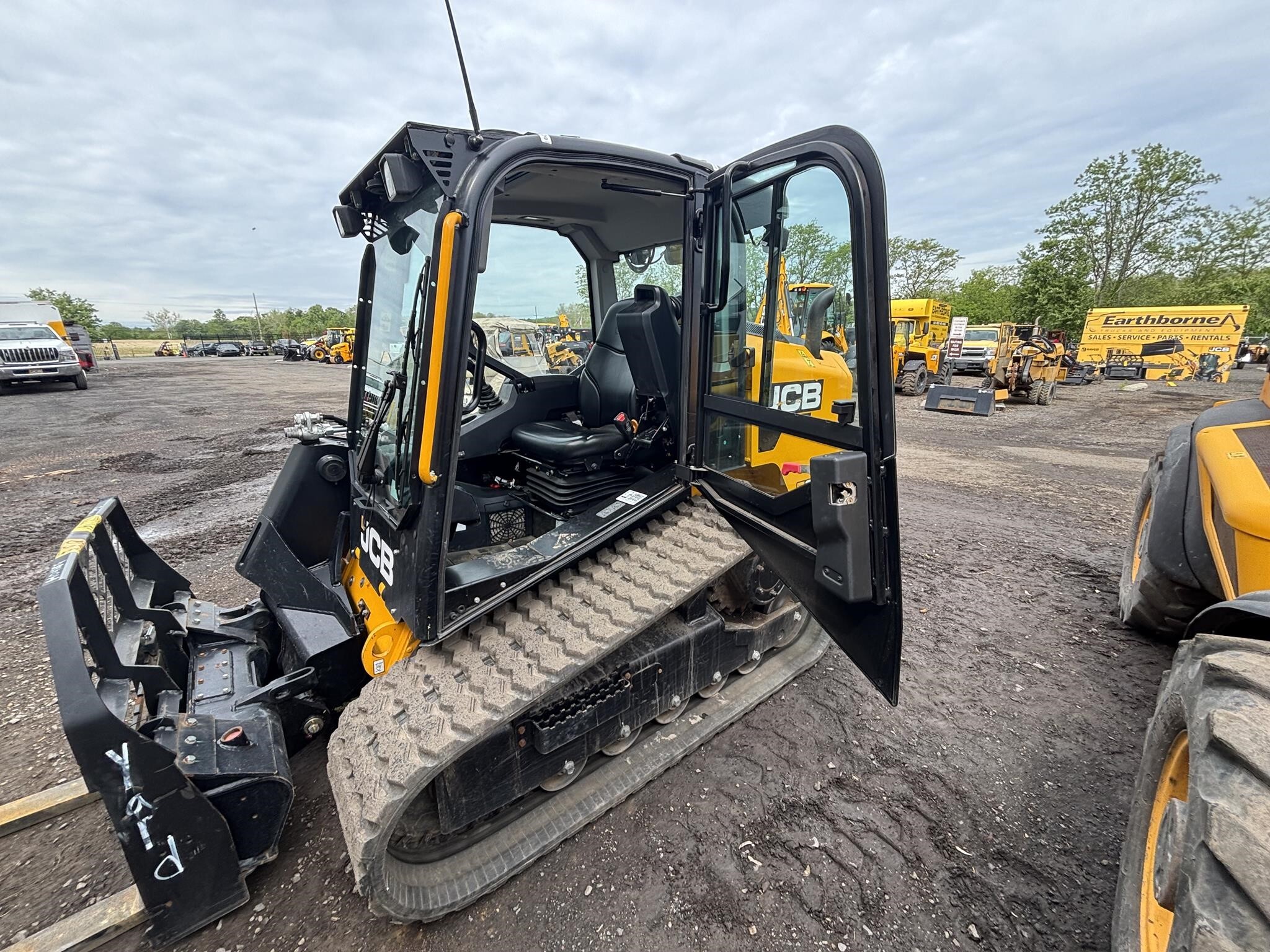 2025 JCB 270T in Warrington, PA