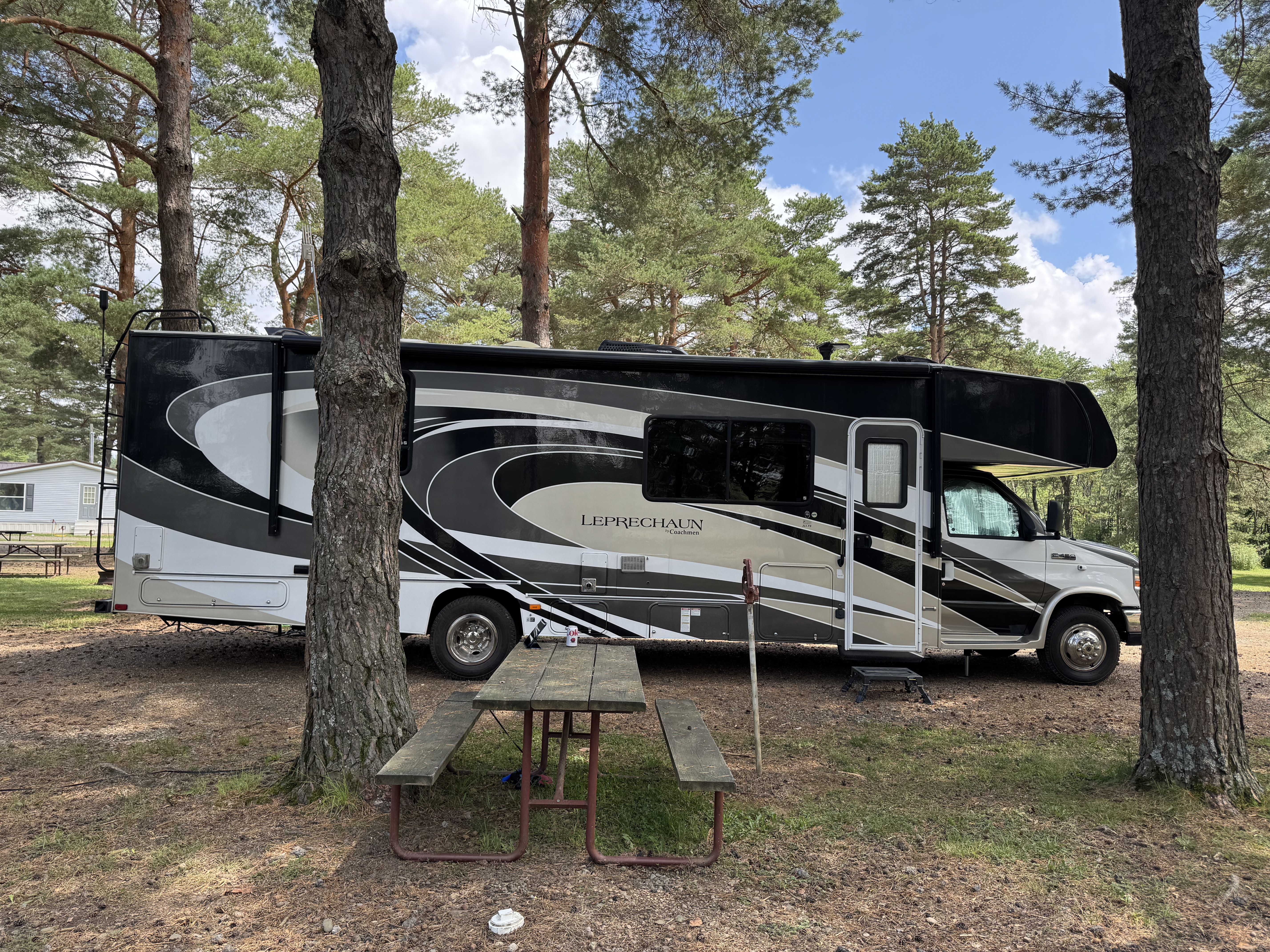 2017 Coachmen LEPRECHAUN 311FS RV