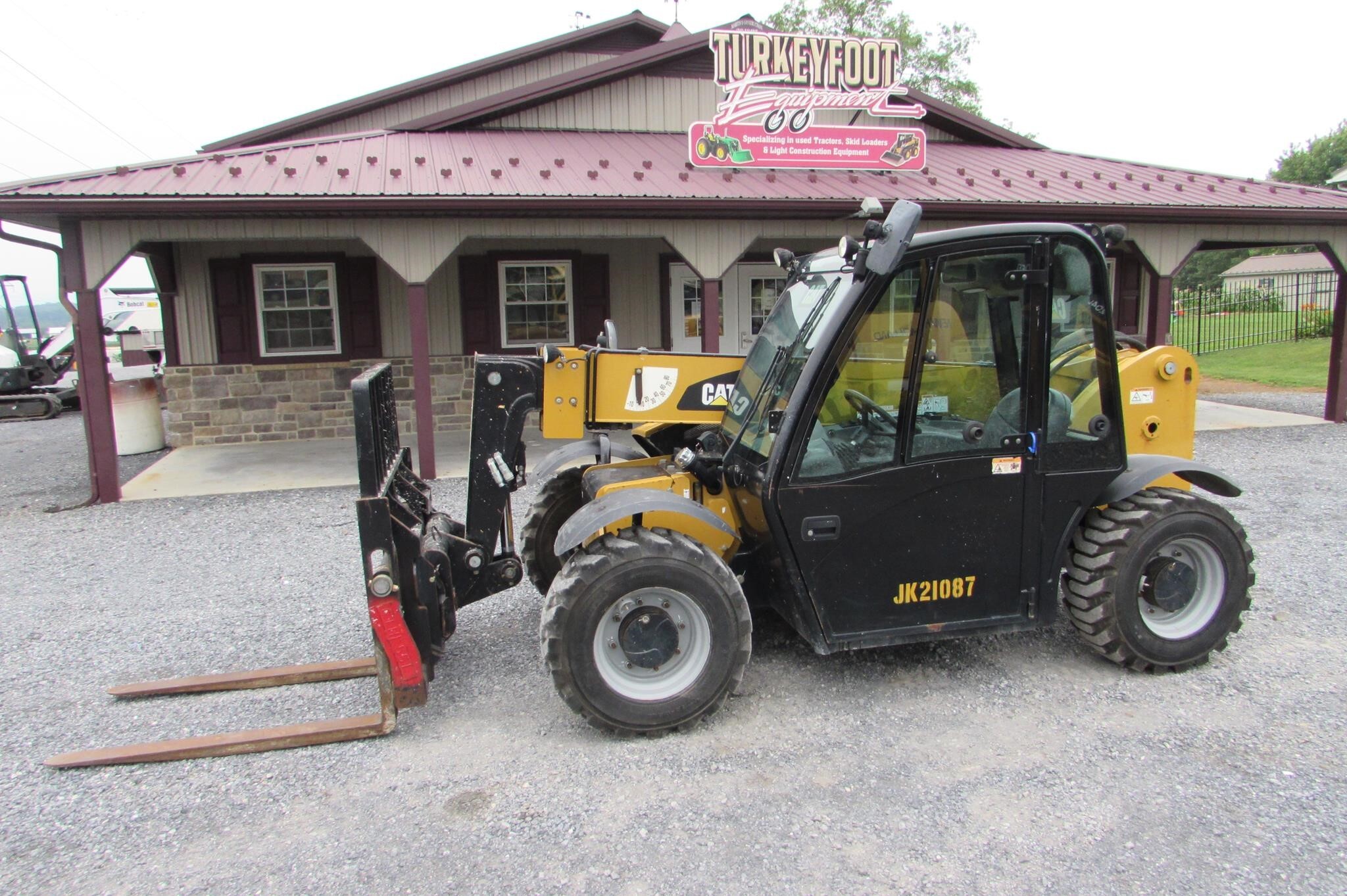 2016 CATERPILLAR TH255C in Chambersburg, PA