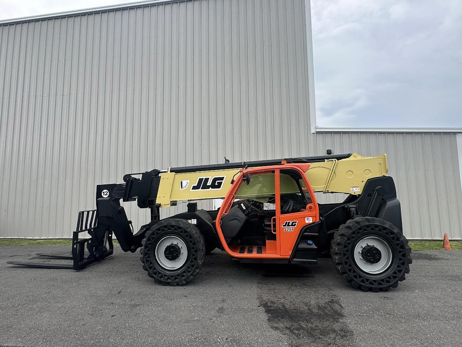 2016 JLG 1255 in Cary, IL