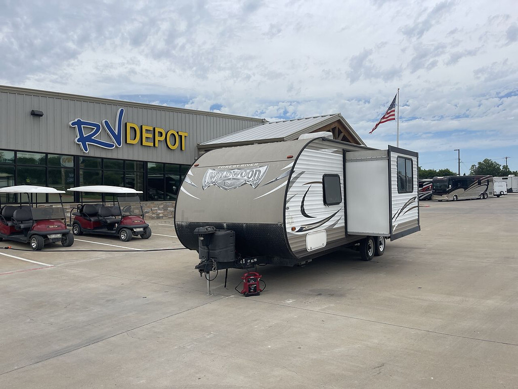 2017 Forest River WILDWOOD X-LITE 230BHXL in cleburne TX
