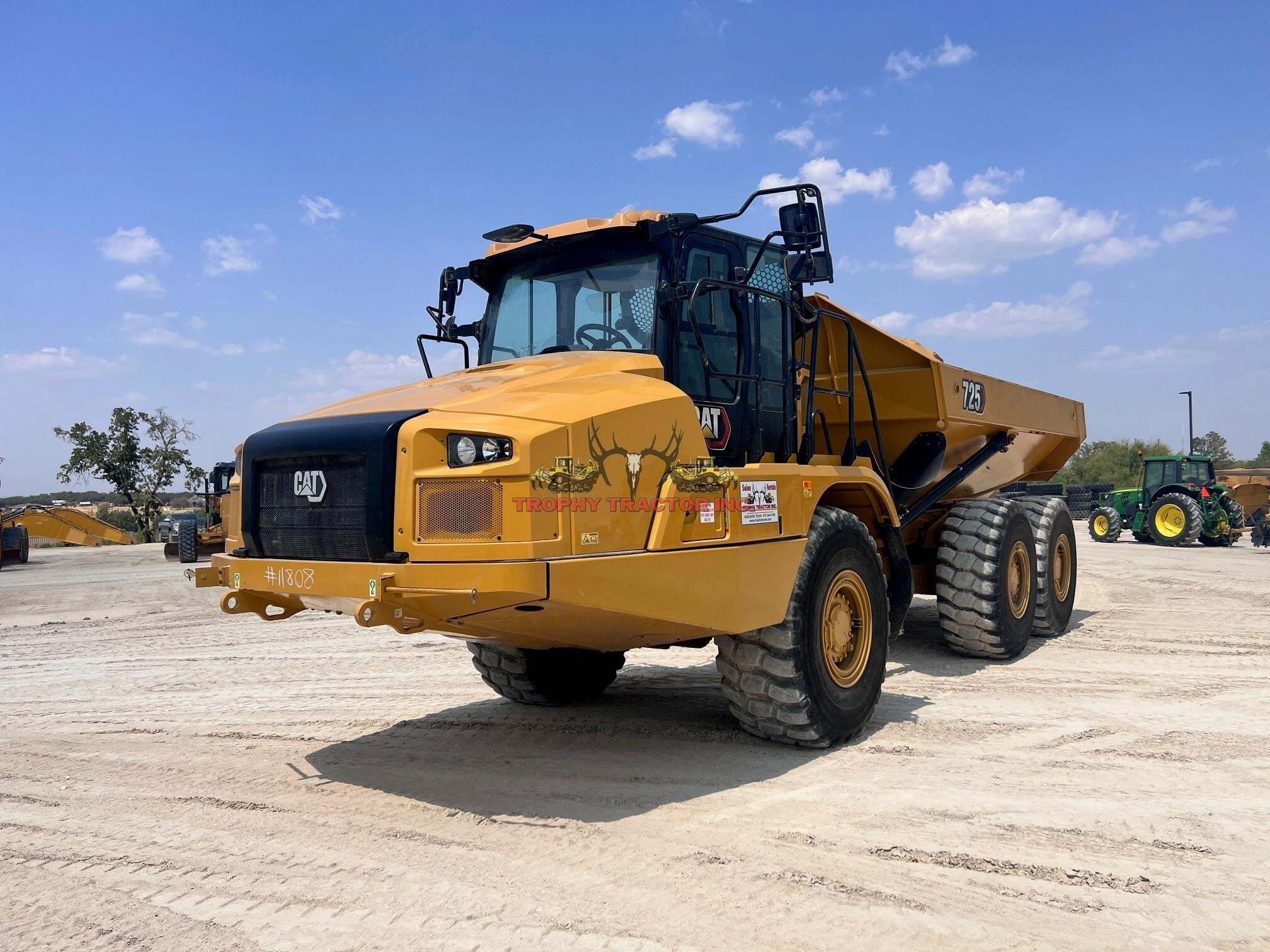 2022 CATERPILLAR 725 in Burleson, TX