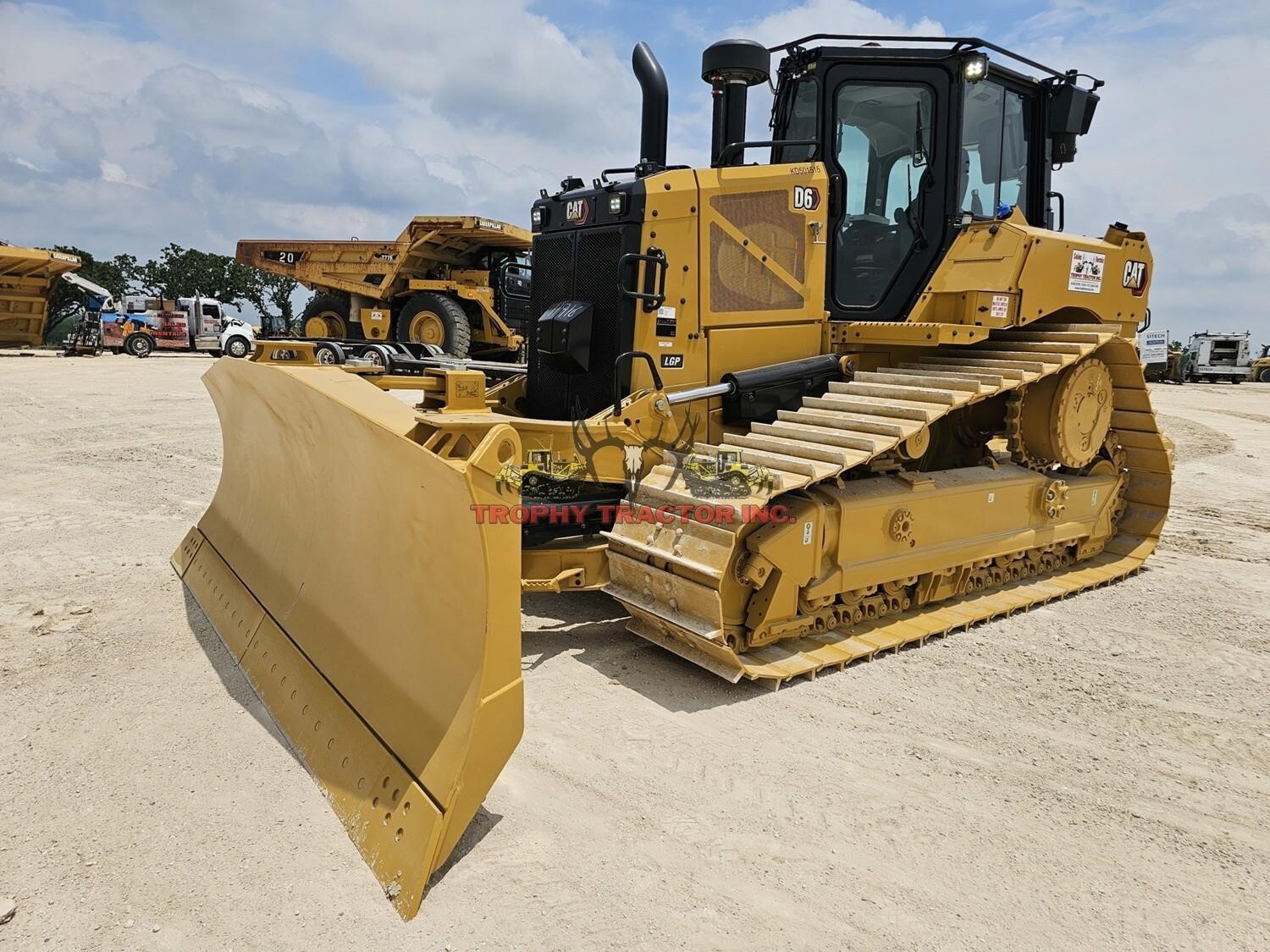 2024 CATERPILLAR D6 in Burleson, TX