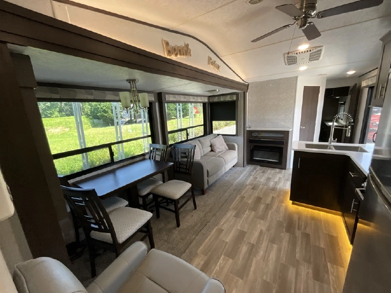 2019 FOREST RIVER SALEM 4002Q