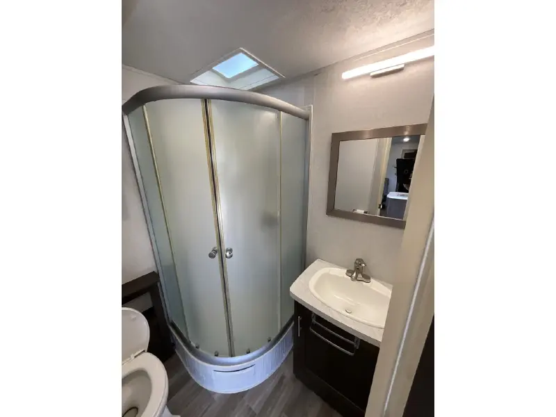2019 FOREST RIVER SALEM 4002Q