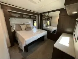 2019 FOREST RIVER SALEM 4002Q