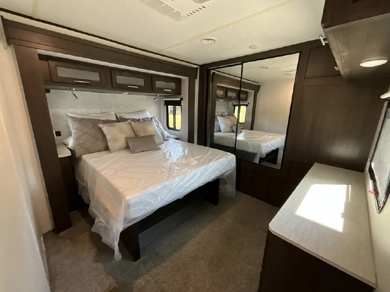 2019 FOREST RIVER SALEM 4002Q