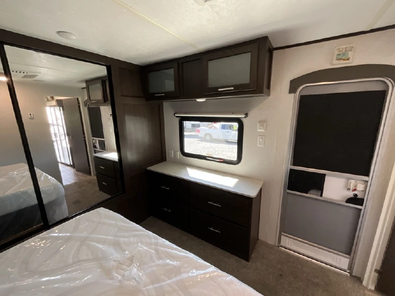 2019 FOREST RIVER SALEM 4002Q