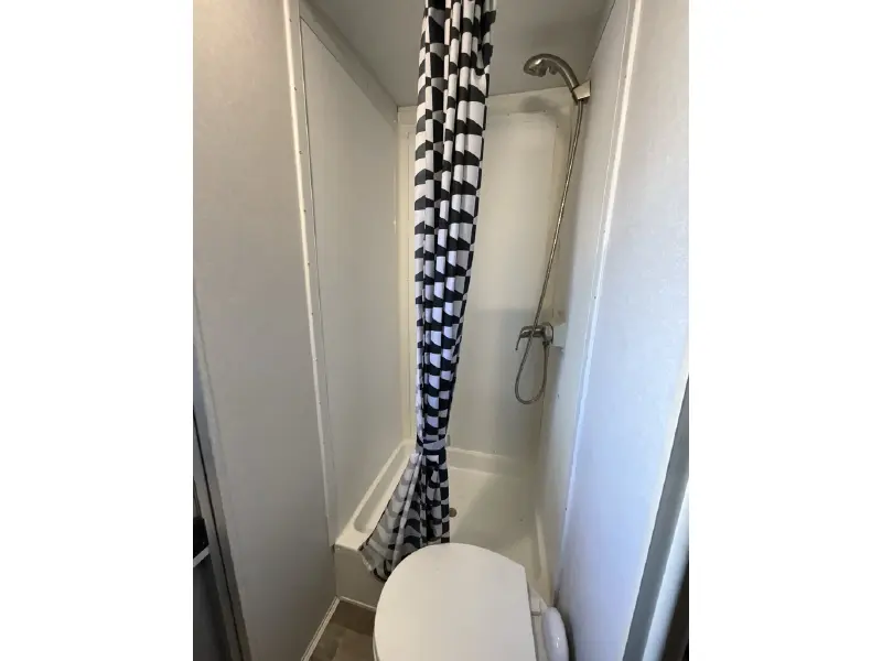 2019 FOREST RIVER SALEM 4002Q