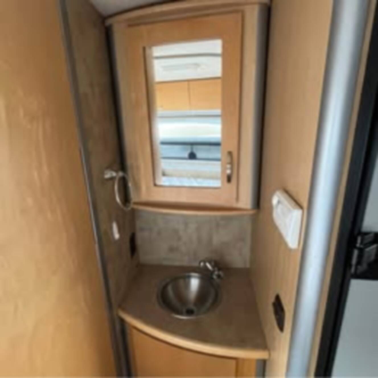 A photo of this 2007 Itasca 23J