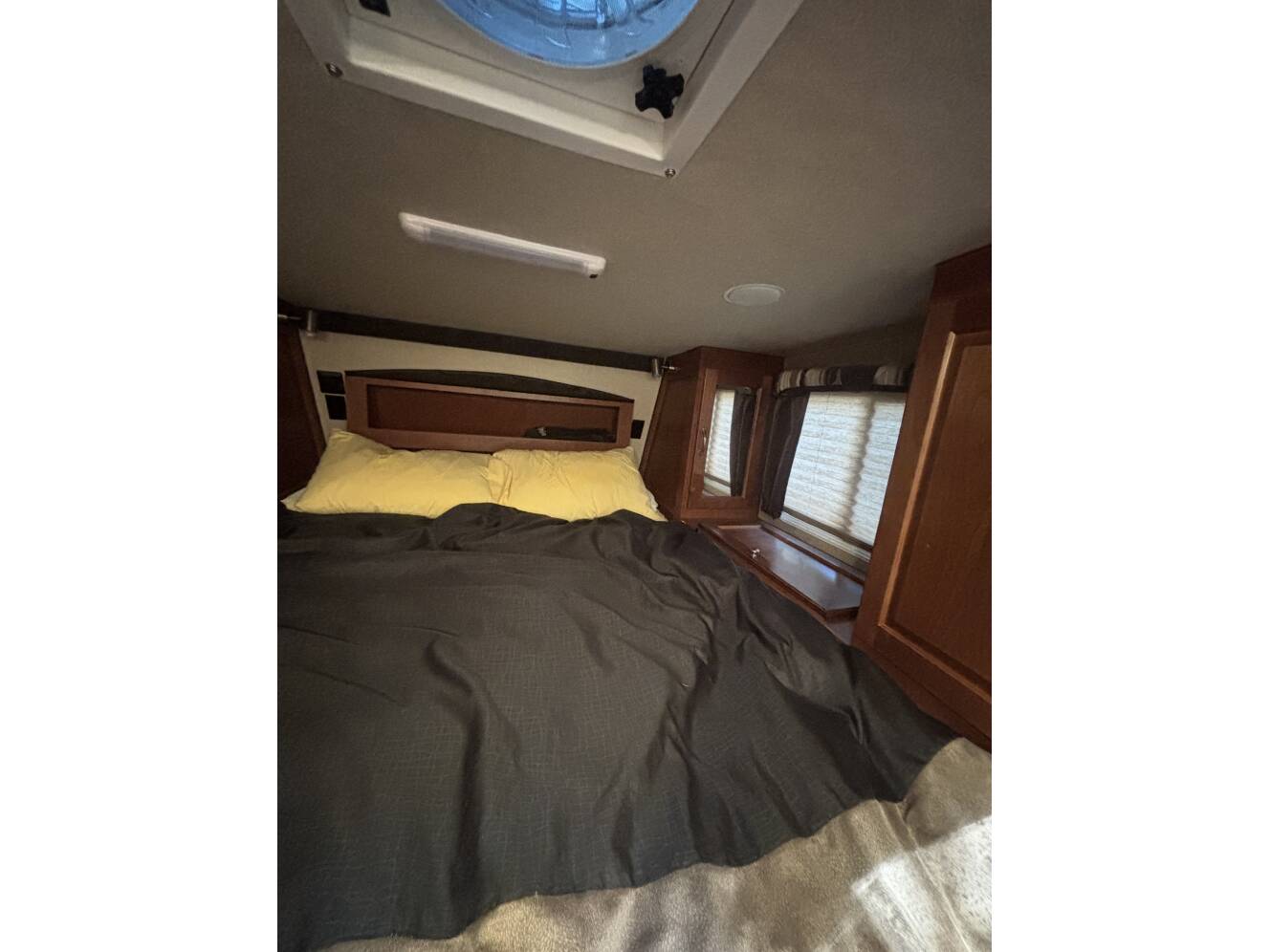 A photo of this 2016 Northwood Mfg ARCTIC FOX TRUCK CAMPER 811