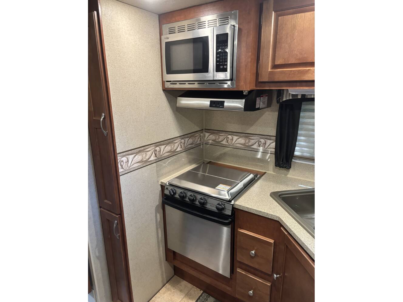 A photo of this 2016 Northwood Mfg ARCTIC FOX TRUCK CAMPER 811
