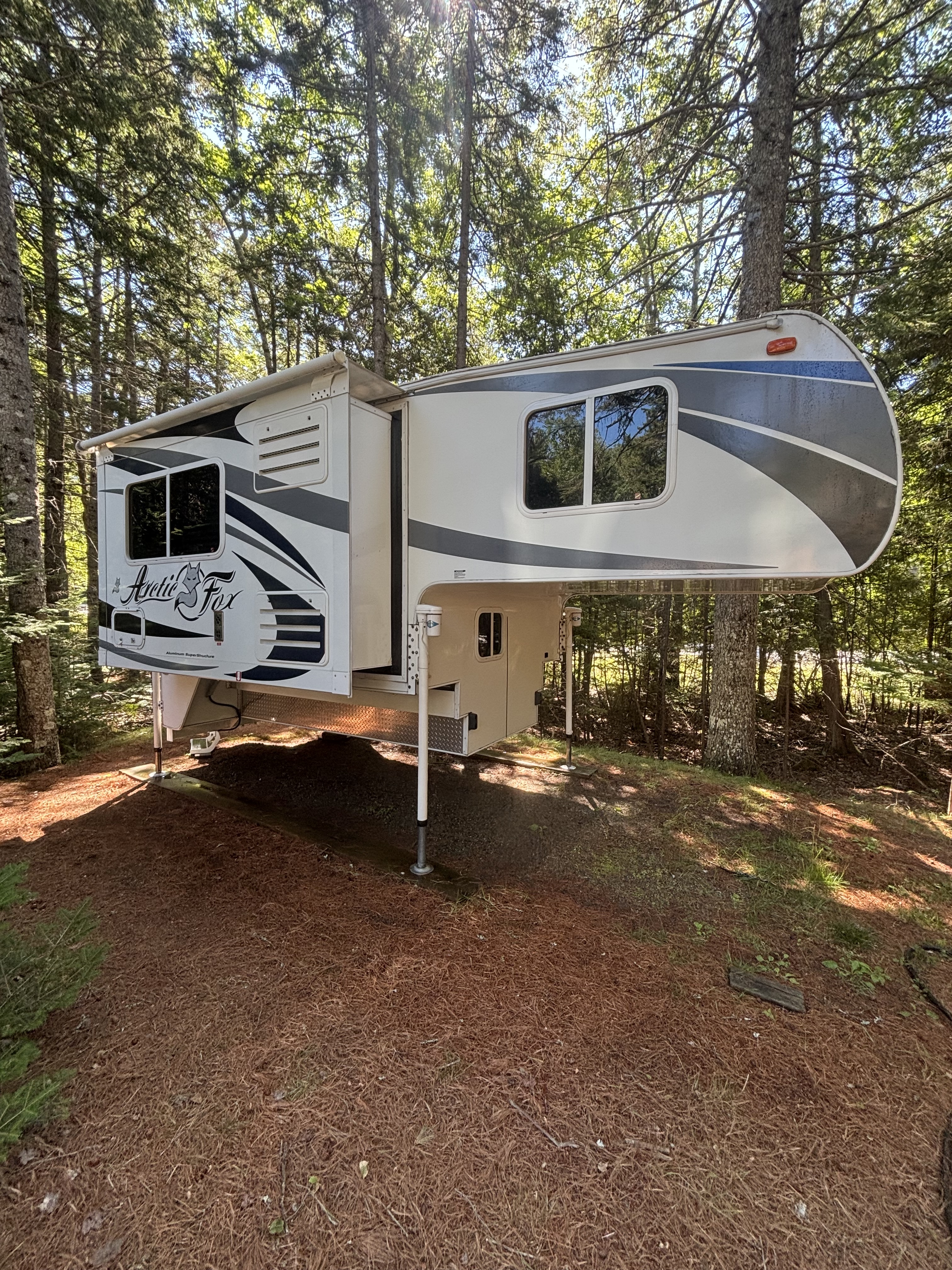 2016 Northwood Mfg ARCTIC FOX TRUCK CAMPER 811 in mount desert ME