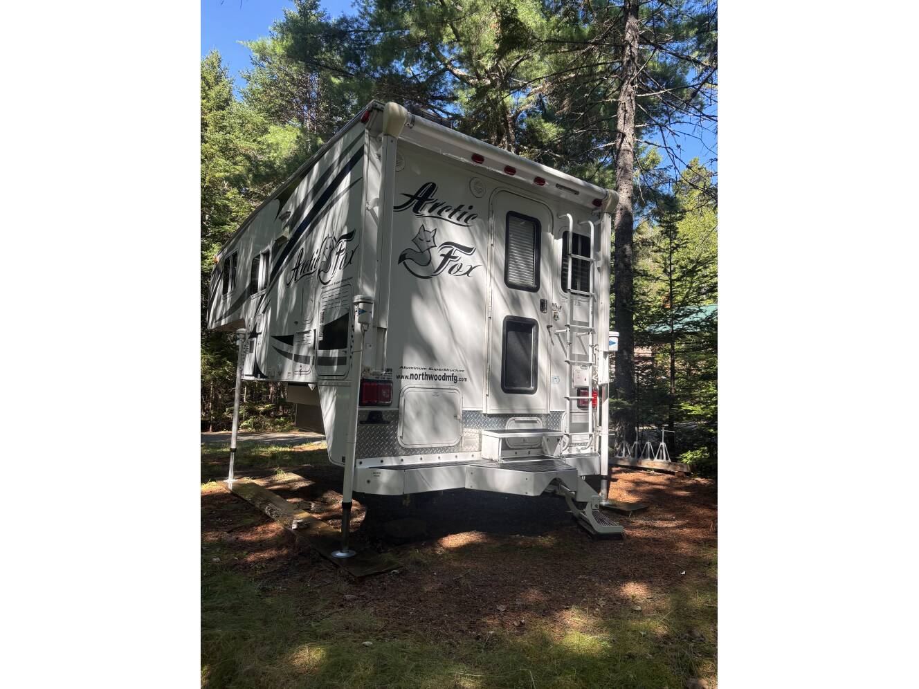 A photo of this 2016 Northwood Mfg ARCTIC FOX TRUCK CAMPER 811