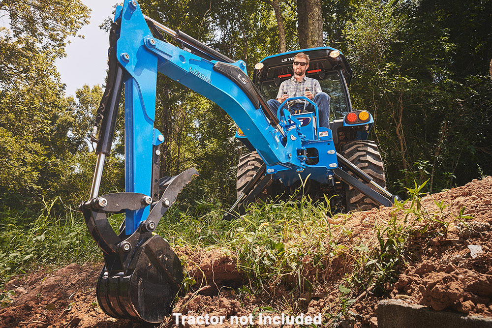 LS Tractor LB3001 in Angleton, TX