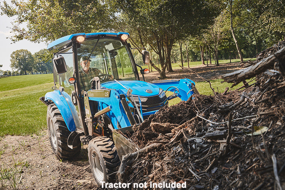 LS Tractor LL3002 in Angleton, TX