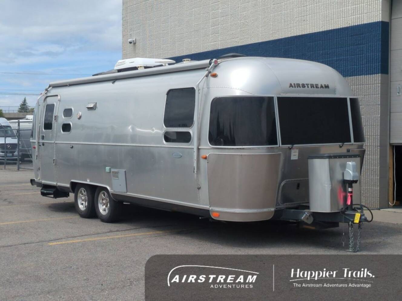 A photo of this 2016 Airstream Flying Cloud 27FB