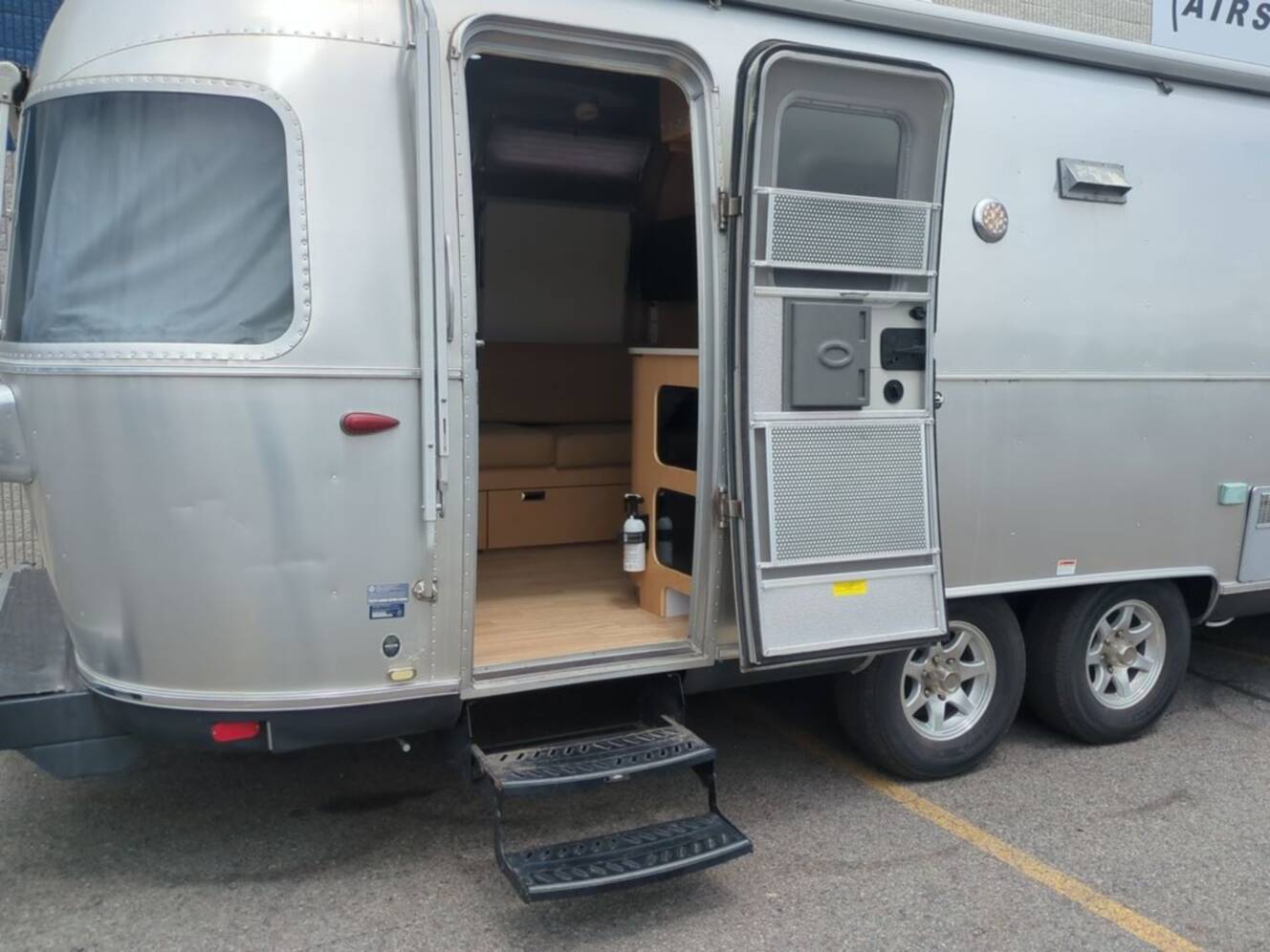 A photo of this 2016 Airstream Flying Cloud 27FB
