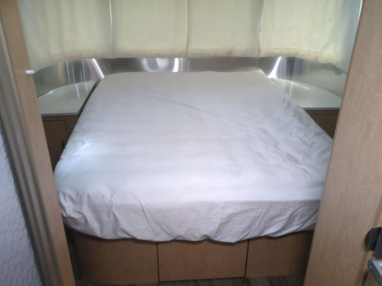 A photo of this 2016 Airstream Flying Cloud 27FB