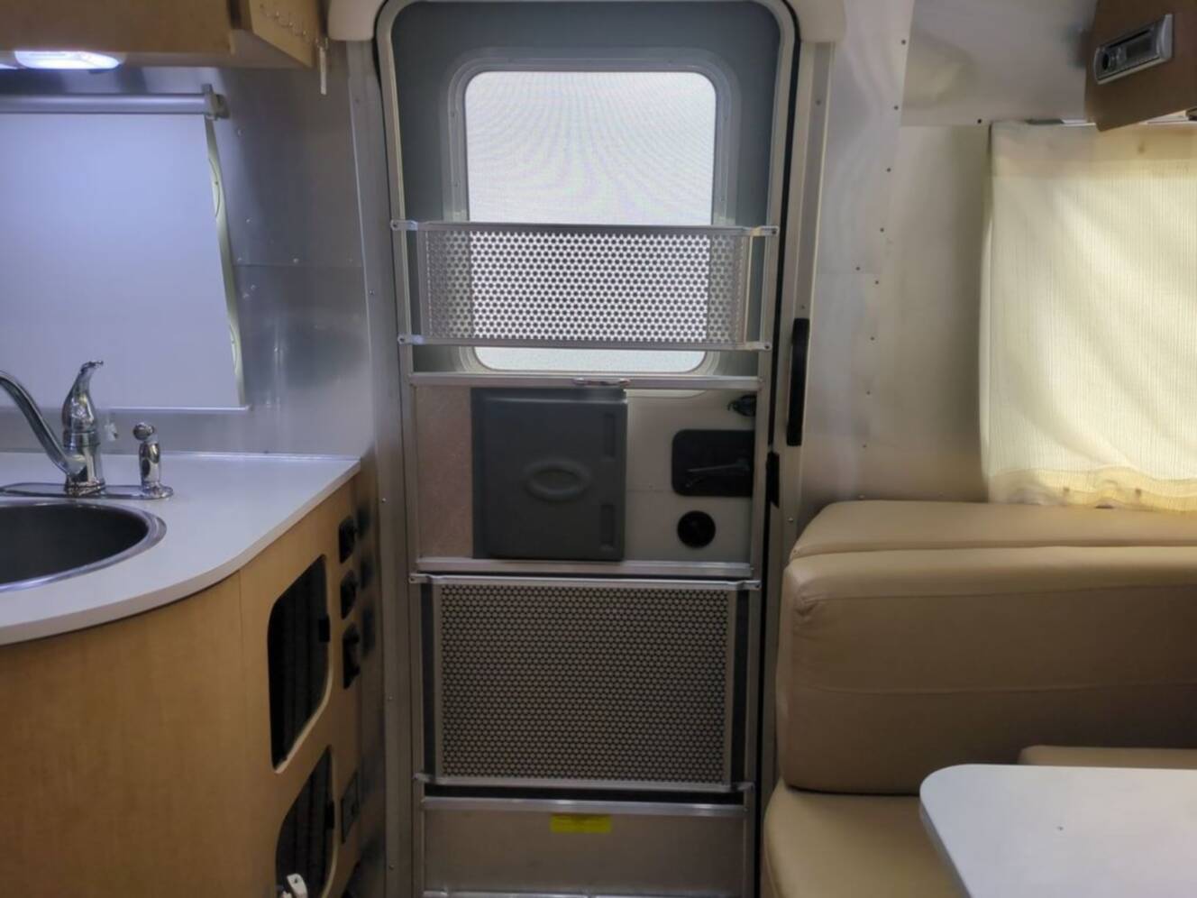 A photo of this 2016 Airstream Flying Cloud 27FB