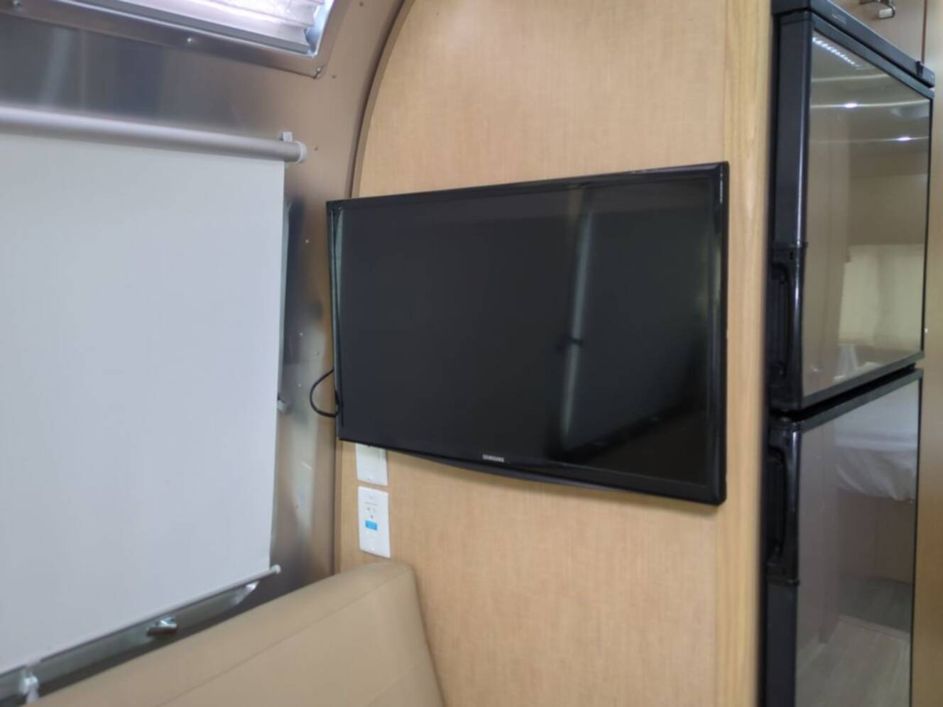 A photo of this 2016 Airstream Flying Cloud 27FB