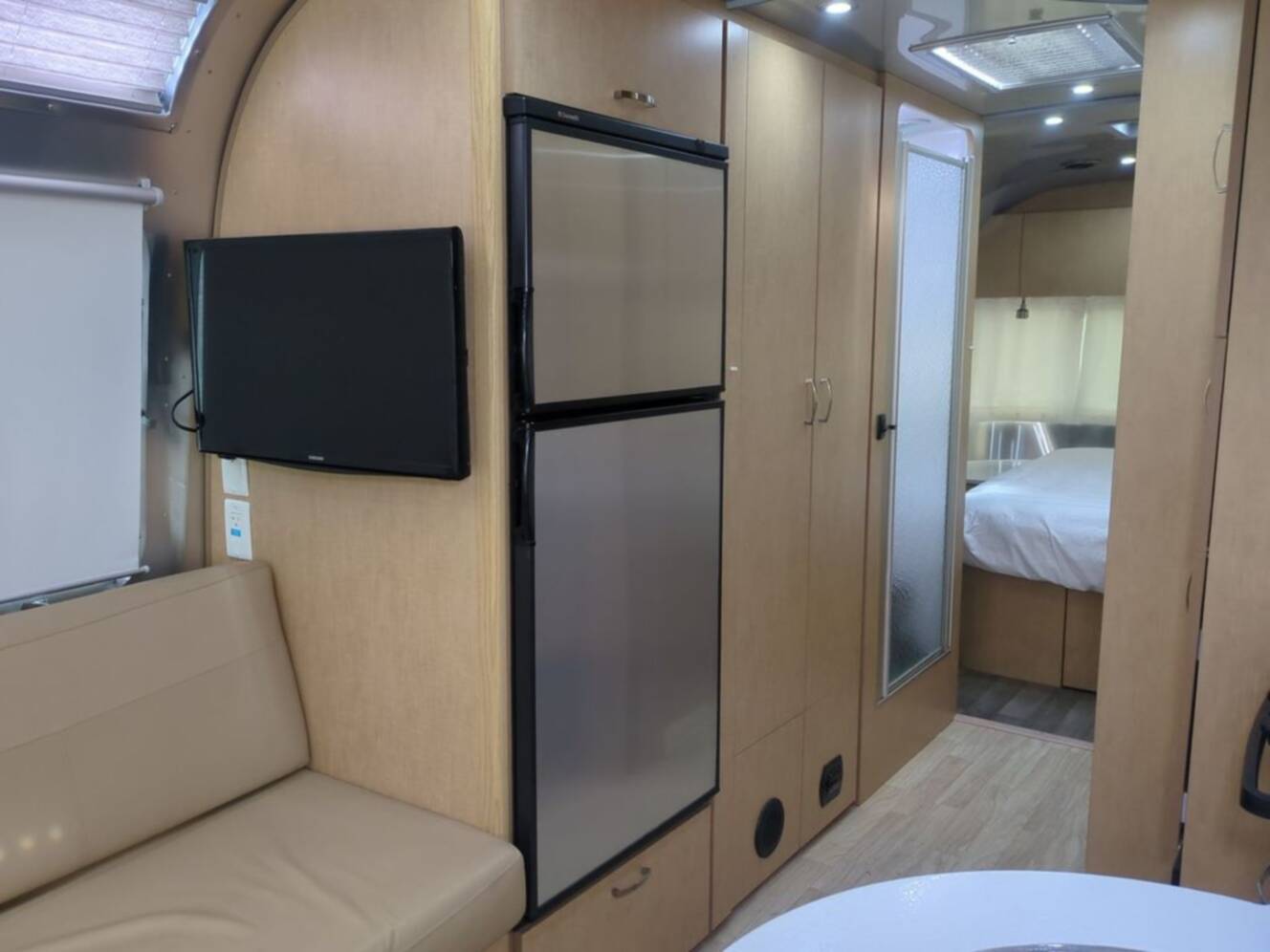 A photo of this 2016 Airstream Flying Cloud 27FB