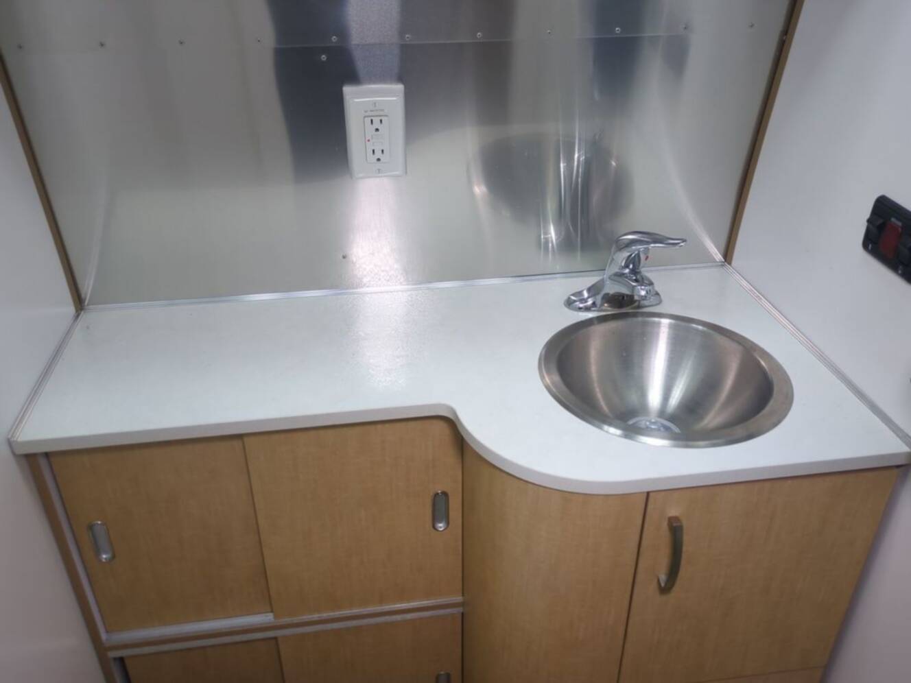 A photo of this 2016 Airstream Flying Cloud 27FB